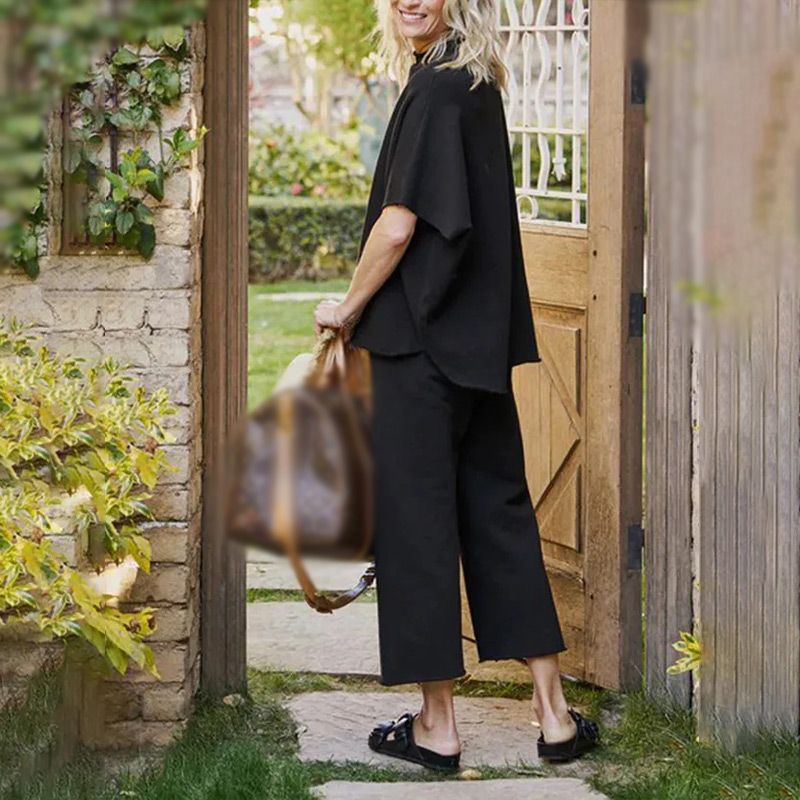 Set of wide trousers with 3/4 sleeves for women