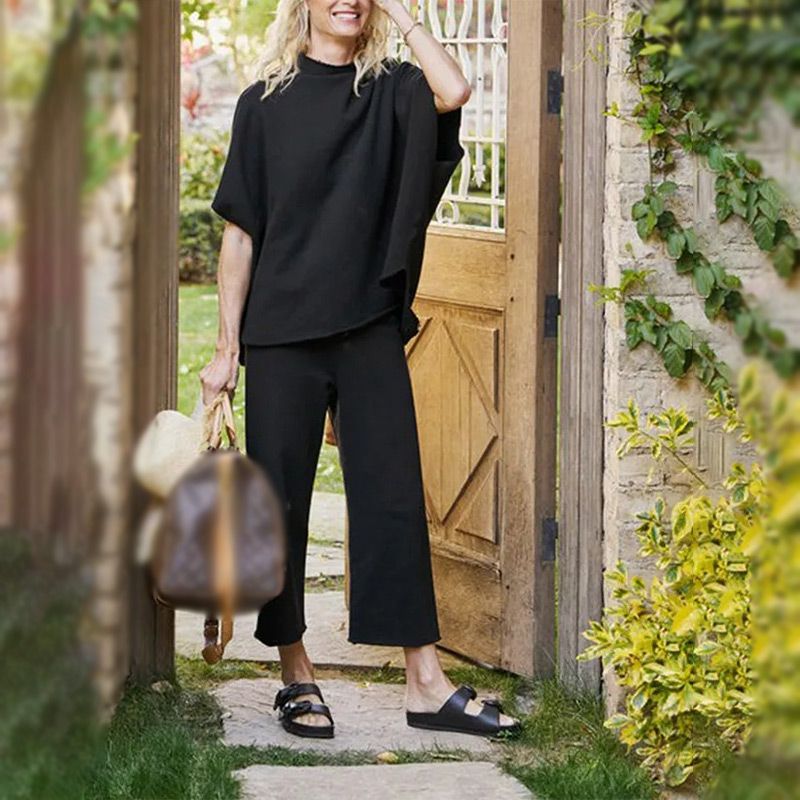 Set of wide trousers with 3/4 sleeves for women