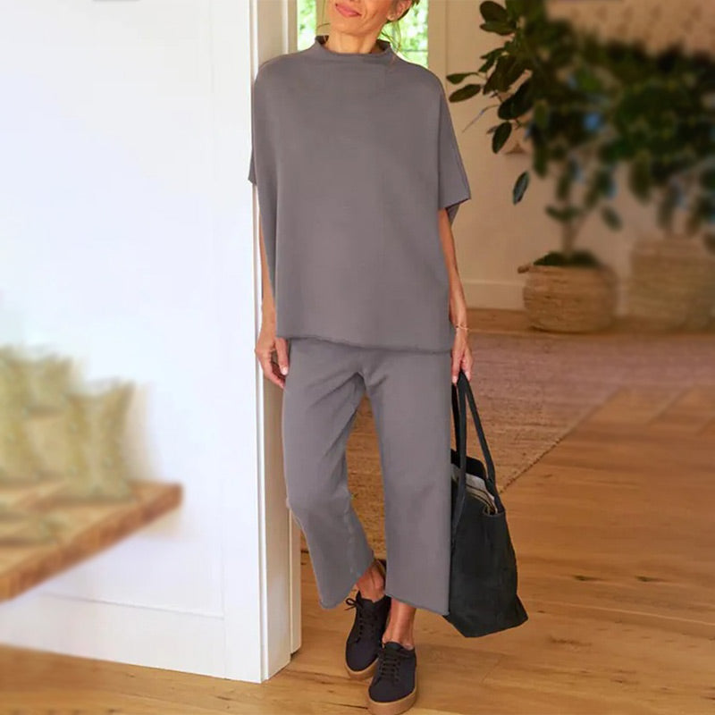 Set of wide trousers with 3/4 sleeves for women