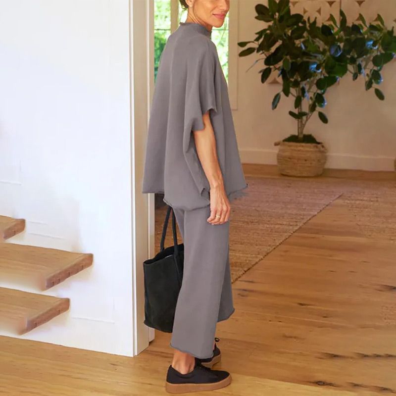 Set of wide trousers with 3/4 sleeves for women