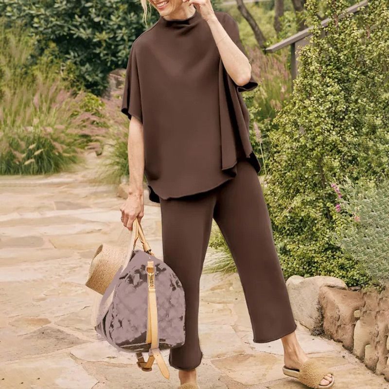 Set of wide trousers with 3/4 sleeves for women
