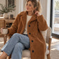 Cappotto da donna caldo in pelliccia con colletto a revers e bottoni