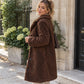 Cappotto da donna caldo in pelliccia con colletto a revers e bottoni