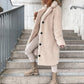 Cappotto da donna caldo in pelliccia con colletto a revers e bottoni